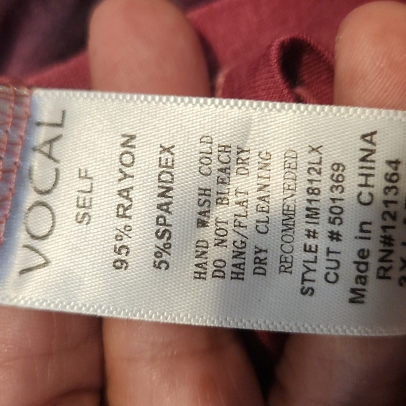 Vocal black diamond keyhole stretch top - Picture 8 of 8